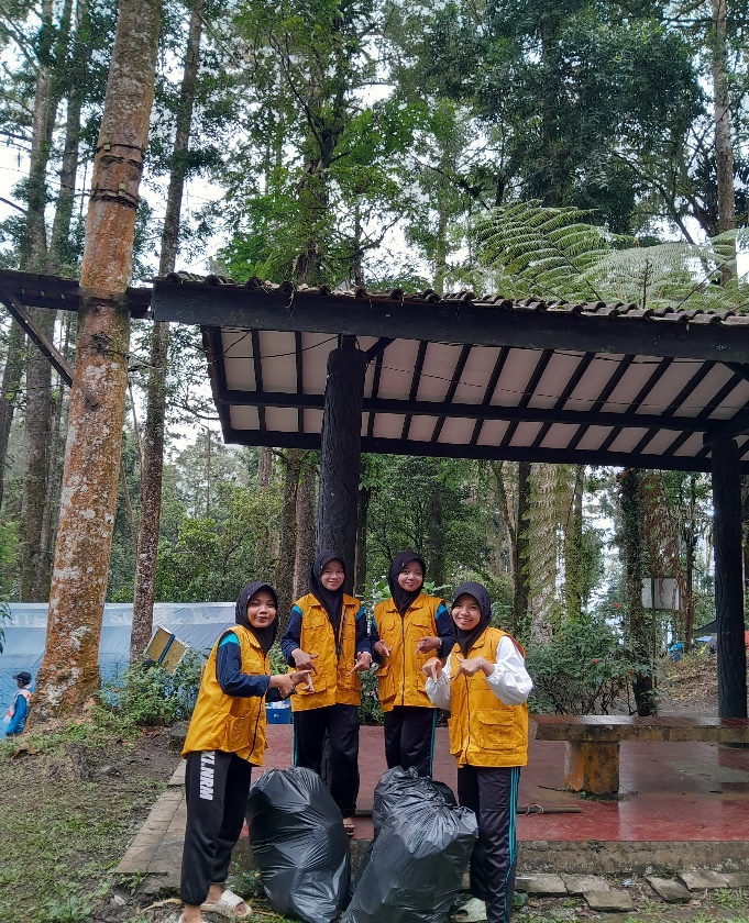 Peran Aktif Anak Panti Aisyiyah Ajibarang sebagai Panitia Kebersihan Jambore Se-Jawa Tengah